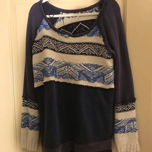 Navy blue sweatshirt/sweater with design